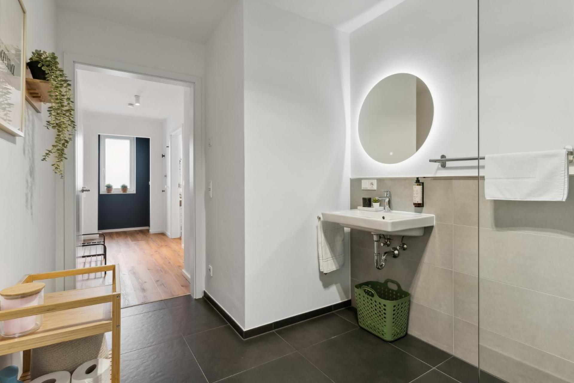 Deluxe Apartment In Bielefeld City Mit Parkplatz Und Balkon Exterior photo