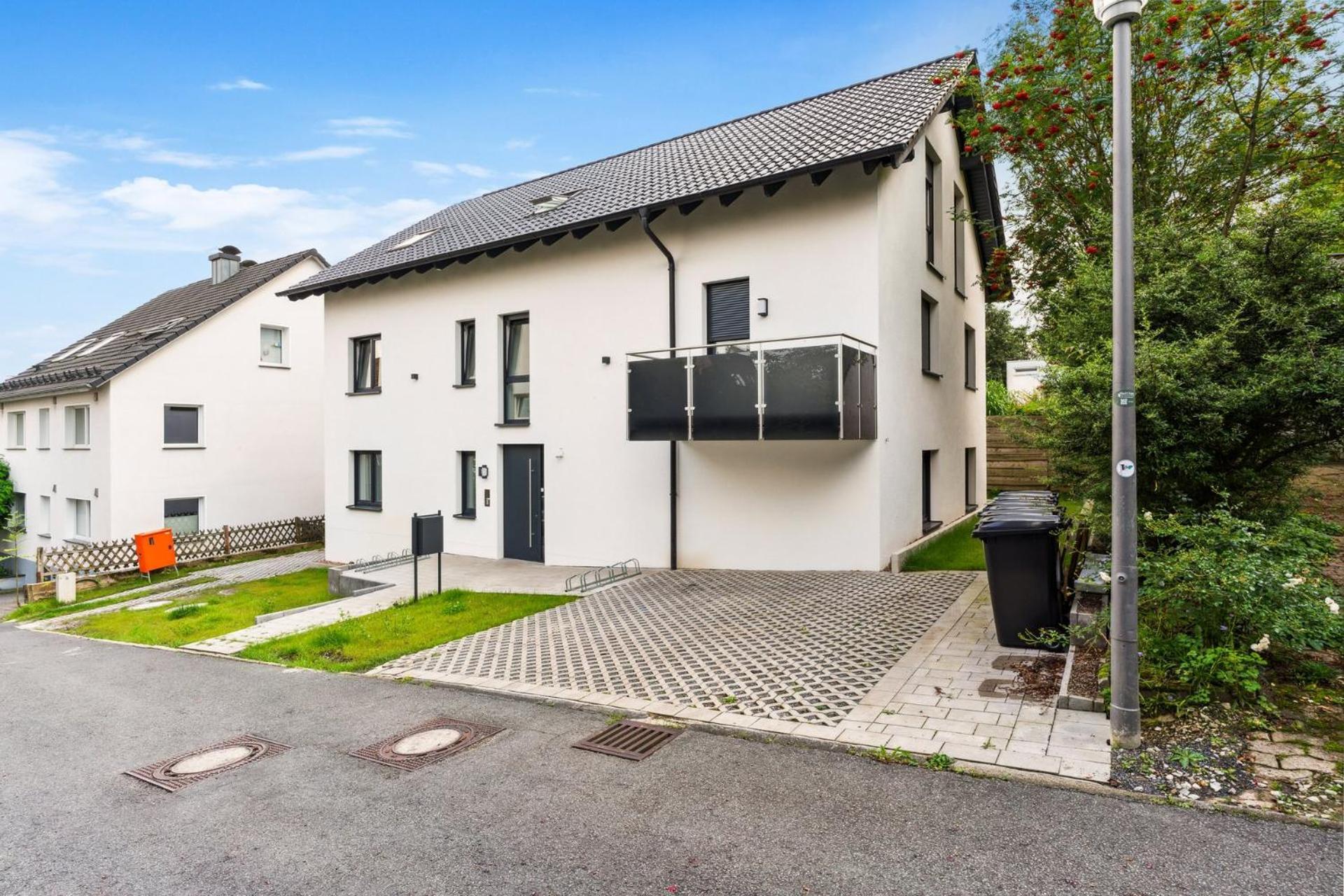 Deluxe Apartment In Bielefeld City Mit Parkplatz Und Balkon Exterior photo