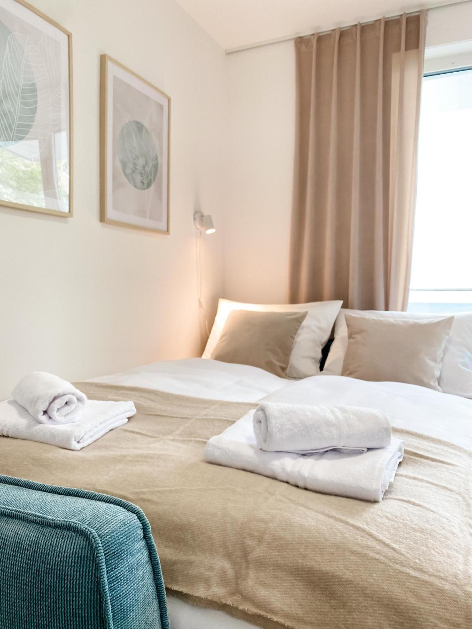 Deluxe Apartment In Bielefeld City Mit Parkplatz Und Balkon Exterior photo